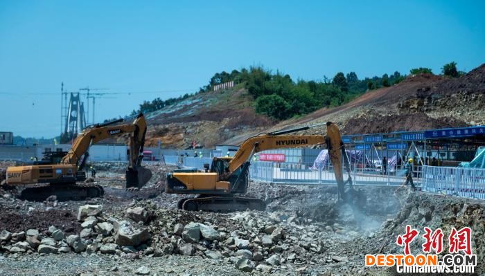 成自宜高铁临港站开工建设现场。 刘忠俊 摄