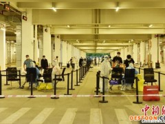 （上海战疫录）医疗机构进驻企业开展核酸检测 助高效复工复产