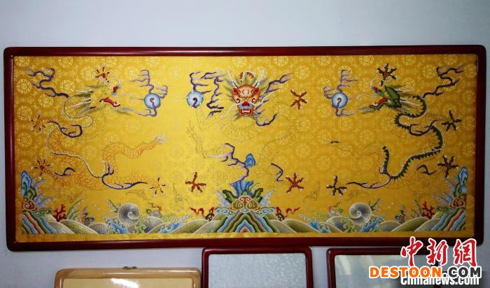郭永生的作品《五彩云龙纹图》。 吕明会 摄