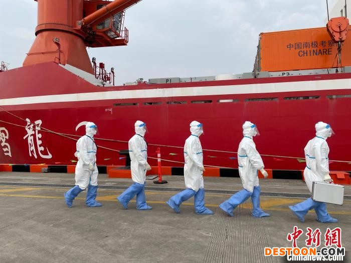 外高桥边检站在严格落实相关防疫政策的基础上，采取精准口岸防控措施。 外高桥边检站供图