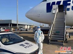 上海口岸边检部门：非接触式检查 保企业通关不延误