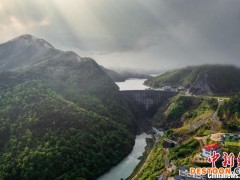 航拍江西萍乡多彩田园 云雾缭绕山清水秀