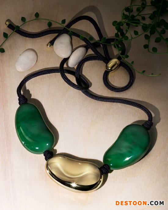 Tiffany & Co.蒂芙尼Elsa Peretti® Bean® Design系列18K黄金及绿翡翠吊坠搭配黑丝绳项链