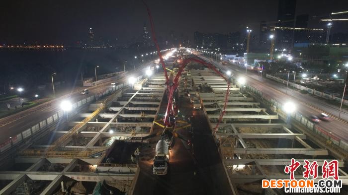 首块底板浇筑 中铁四局供图