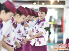 重庆：动车乘务员礼仪培训迎“五一”
