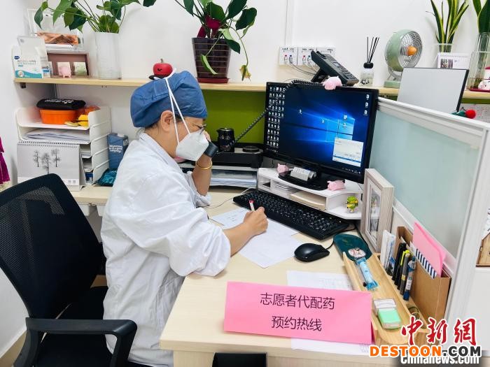 （上海战疫录）上海：医院开绿色通道助志愿者快速便利代配药