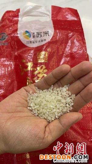 小区居民收到的大米 小区居民供图