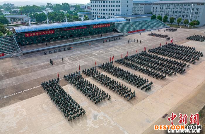 图为4月28日，会操现场(无人机拍摄)。 孙立志 摄
