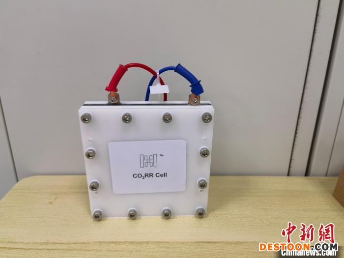 固态电解质反应器。 研究团队 供图
