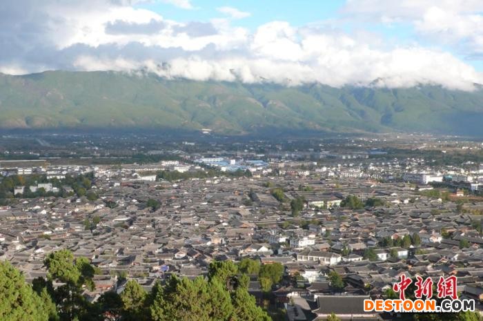 丽江古城远景。程惠敏 摄 图片来源：CTPphoto
