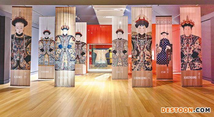 香港故宫文化博物馆策划的“凤舞紫禁：清代皇后的艺术与生活”展览。 图片来源：香港文汇报 香港故宫文化博物馆供图