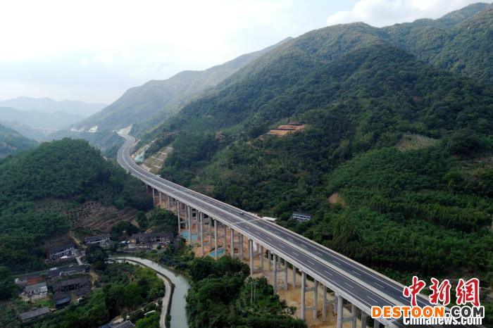 漳武高速全线通车福建土楼游更快捷