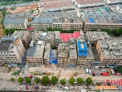 湖南长沙一自建房倒塌：房主在楼顶加建 现场已有人被救出