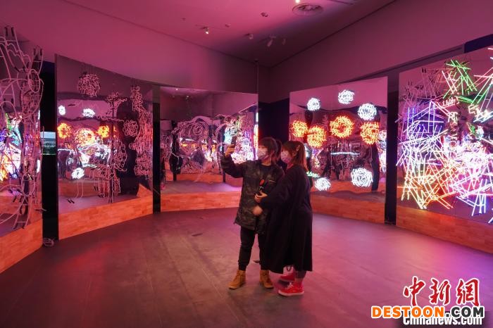 图为展出的数字艺术展。 蒲文思 摄