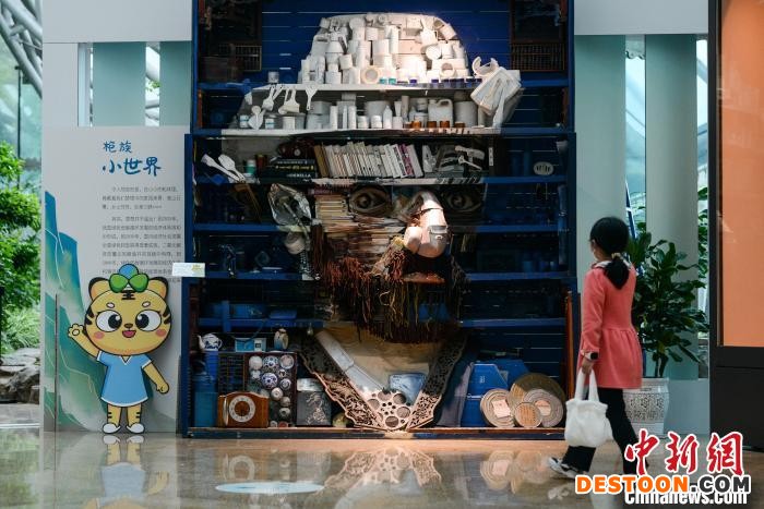 废弃物焕发“新生”重庆低碳艺术展吸睛