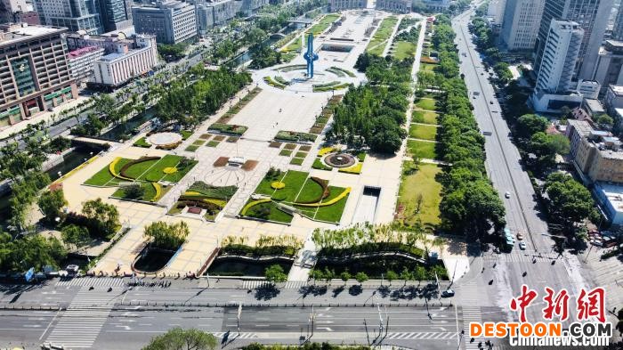 5月1日，航拍济南泉城广场。 曲寓直 摄