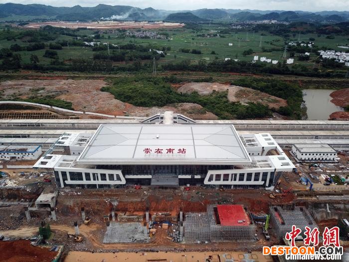 图为崇左南站。 蒋雪林 摄