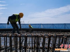 重庆：“五一”假期 城市建设施工忙