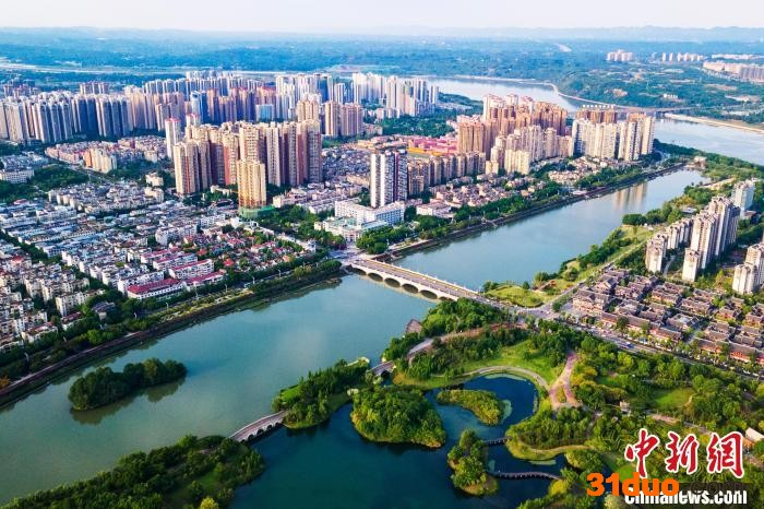 老岷江河道变成城市生态公园主要景点。 刘忠俊 摄