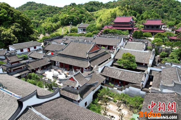 林阳寺殿堂雄伟壮观，佛像庄严肃穆。 王东明 摄