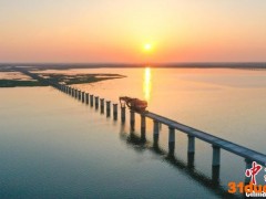 航拍昌景黄高铁金溪湖特大桥建设现场 假期不停工