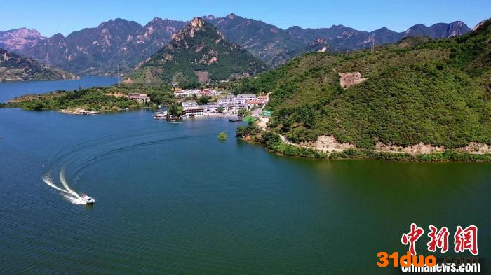 潘家口水库碧波荡漾，水天一色(无人机照片) 赵生忠 摄