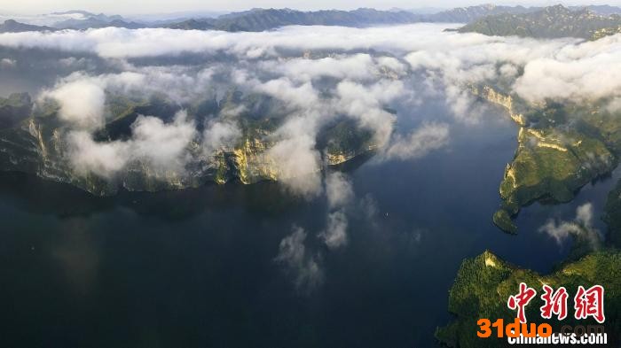 晨雾下的潘家口水库(无人机照片) 赵生忠 摄