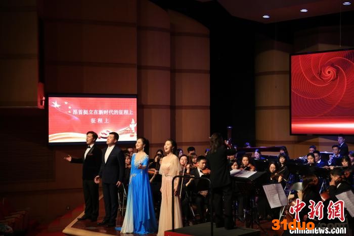 福州海峡交响乐团《青春放歌》交响音乐会在福州倾情献演。 秦戈 摄