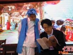 湖北巴东：让非遗传承人“手把手”教年轻人