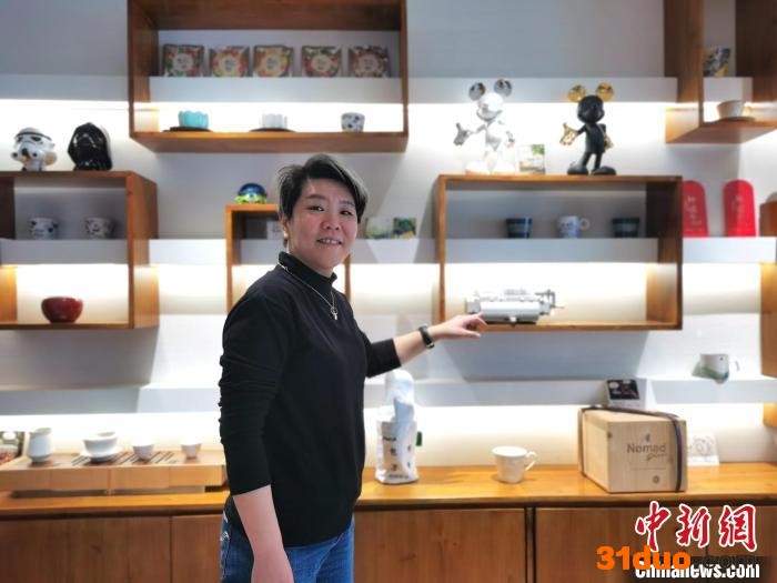 戴翎怡在其文创工作室。 向一鹏 摄