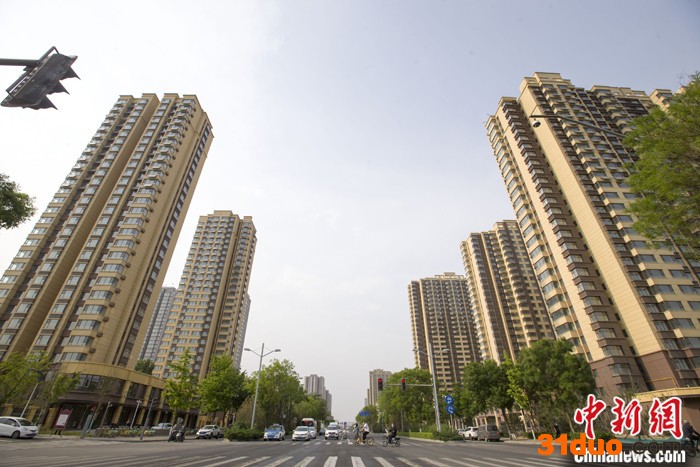 5月6日，山西太原一楼盘。当日，58同城、安居客发布的《4月国民安居指数报告》称，4月份包括新房找房热度、购房者信心指数、经纪人信心指数等多项反映楼市预期的指标转弱。 中新社记者 张云 摄
