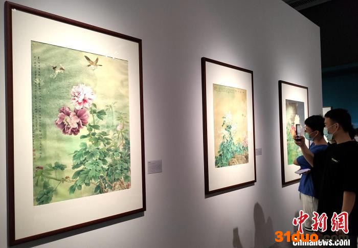 “花魂鸟魄——邹传安艺术与文献展”开幕。 邓霞 摄