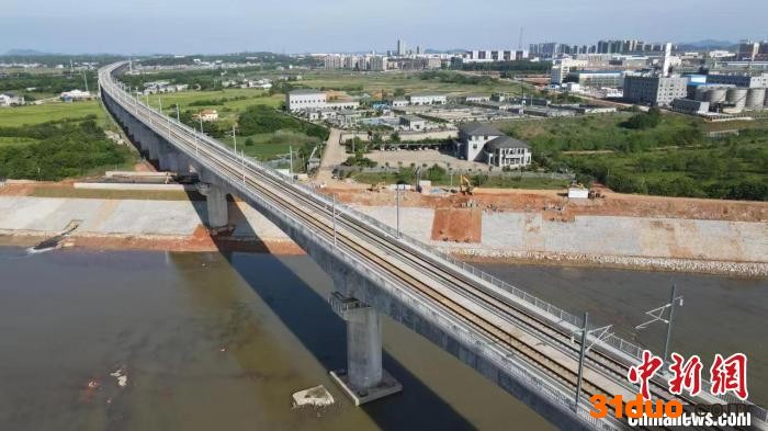常益长高铁益长段线路长约64.2km，其中正线桥梁和隧道43座。 广铁集团供图