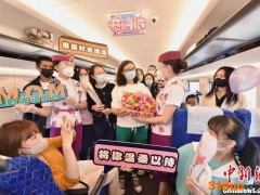 贵阳客运段：母亲节主题活动进车厢