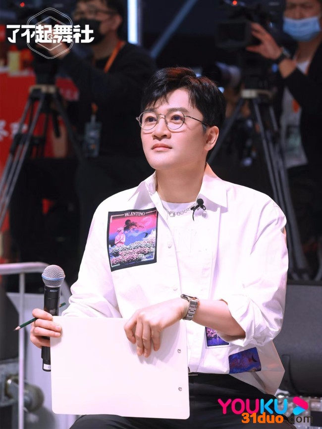 《了不起!舞社》首次公演 苏有朋解锁新身份