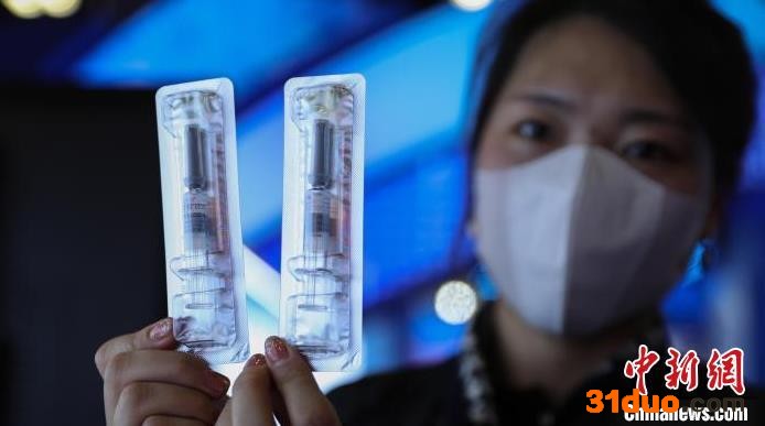 资料图：一新冠病毒mRNA疫苗样品。蒋启明 摄