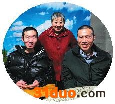  吕爱梅和朱小强、朱小猛 受访者供图