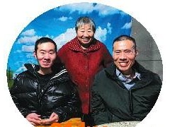 有娘就是福！六旬母亲带两个渐冻症儿子成美食博主