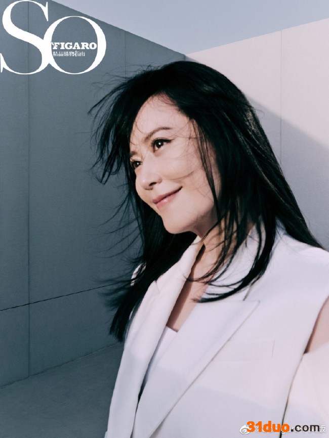 俞飞鸿质感光影大片释出 淡妆出镜气质优雅