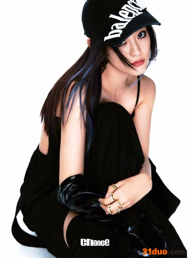 祝绪丹一改甜妹形象 全黑look出镜酷飒十足