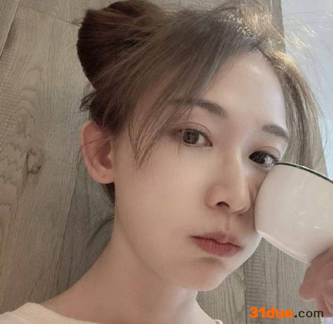 林志玲高龄产子后首晒自拍 头发依旧茂密嘟嘴卖萌