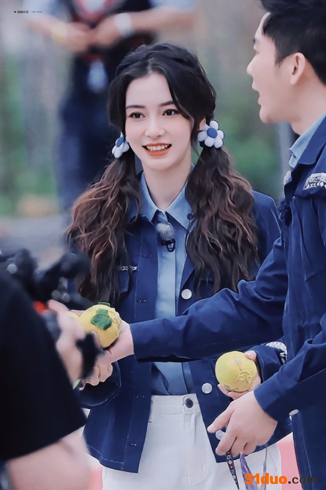 Baby跑男新路透释出 扎麻花双马尾清爽可爱