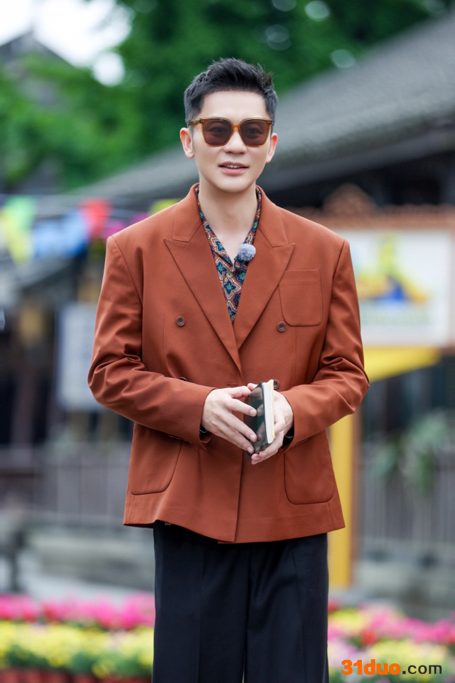 《奔跑吧》第十季兄弟团走进乐山奔赴8090青春之约