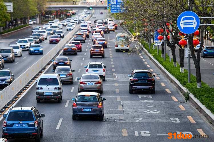 从限购到限用 今年北京小客车指标不超10万个 从限购到限用 今年北京小客车指标不超10万个