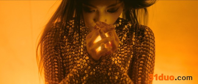 詹雯婷《煮沙》MV上线 东方禅意与电子元素结合