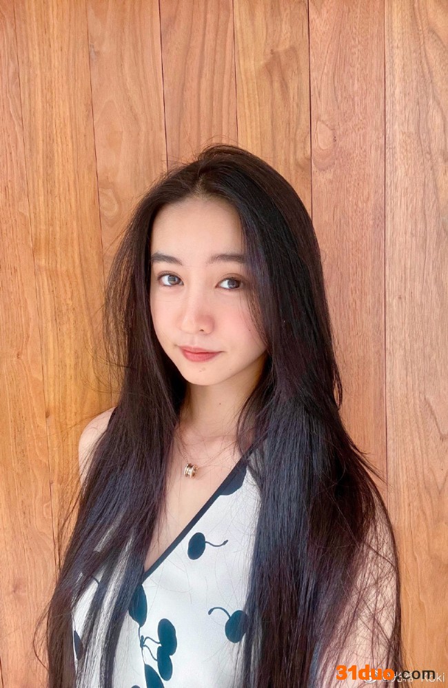 木村光希晒清纯美照 披柔顺长发笑容甜