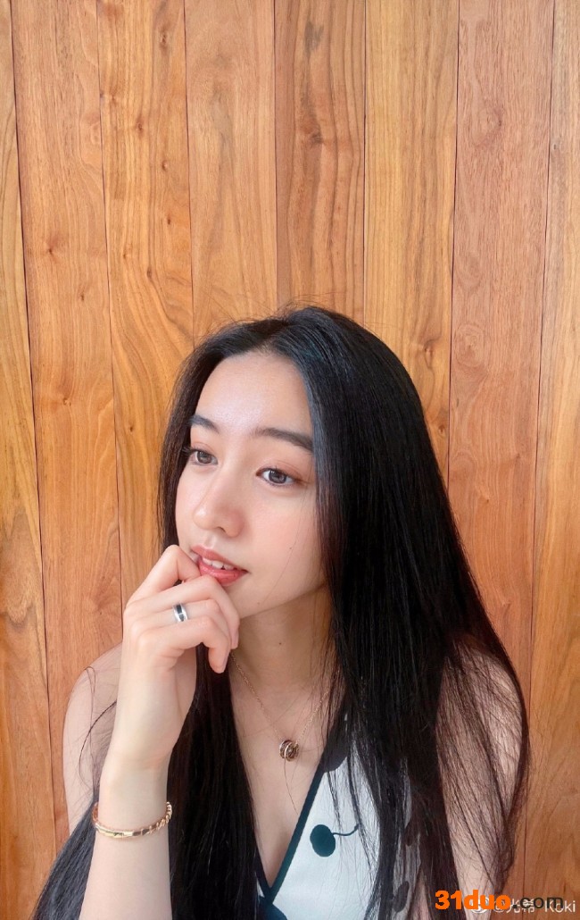 木村光希晒清纯美照 披柔顺长发笑容甜