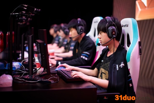 RNG 3-0 EG零封对手晋级2022MSI决赛