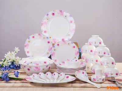 温馨花卉瓷餐具套装,促销陶瓷餐具厂家定制批发