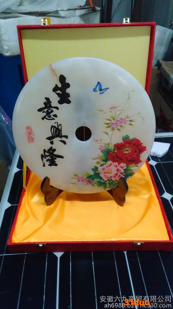 供应玉器工艺品生意兴隆彩雕平安扣家居摆件前台办公酒店宾馆装饰摆件